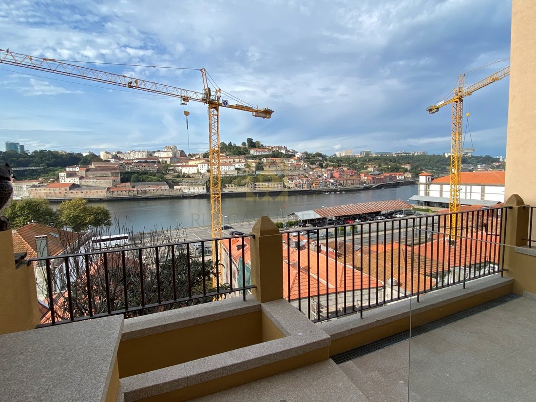 Apartment in Cedofeita, Santo Ildefonso, Se, Miragaia, Sao Nicolau e Vitoria, Porto District, Portugal 1 - 11996738