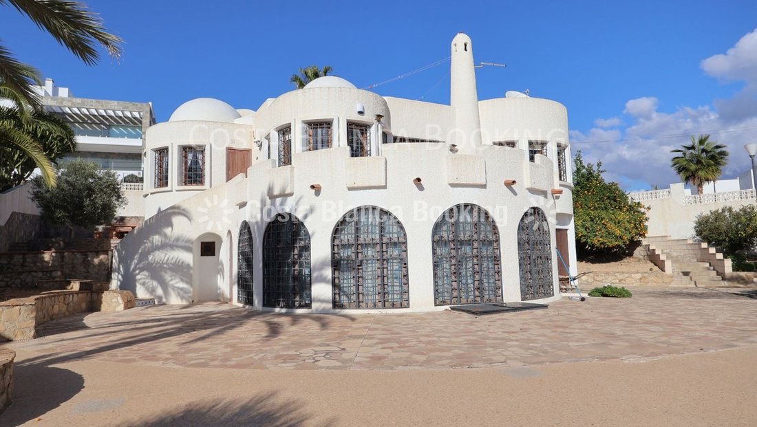 Chalet in la Vila Joiosa / Villajoyosa, Valencian Community, Spain 1 - 16851380