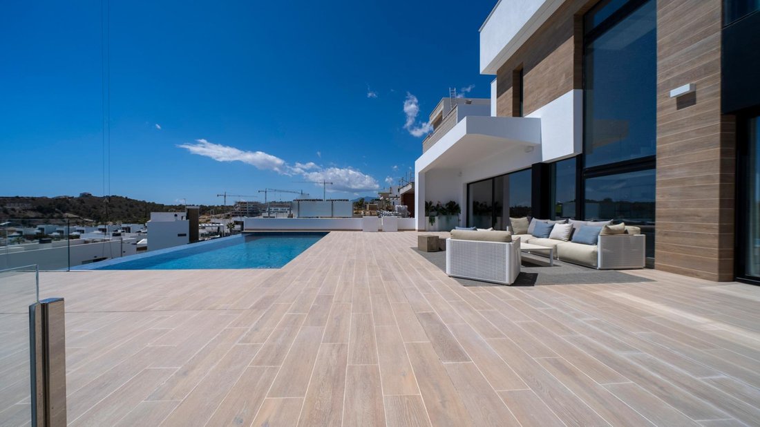 Villa in Finestrat, Valencian Community, Spain 1 - 14817647