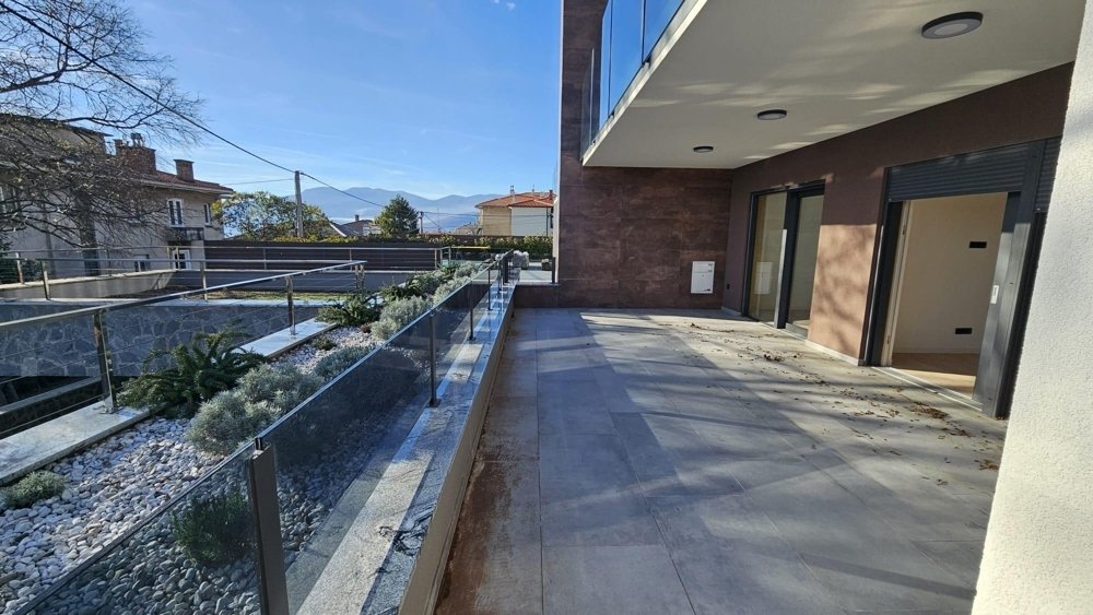Apartment in Mjesni odbor Luka, Grad Rijeka, Primorje-Gorski Kotar County 2 - 16849041