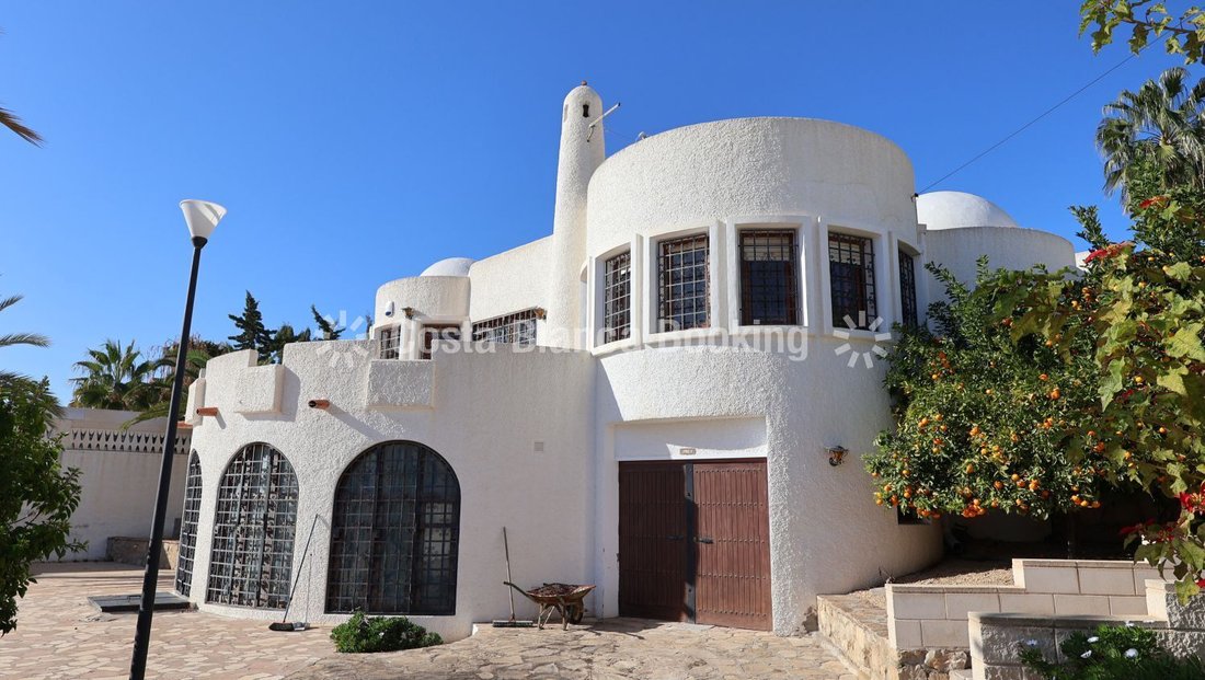 Chalet in la Vila Joiosa / Villajoyosa, Valencian Community, Spain 3 - 16851380