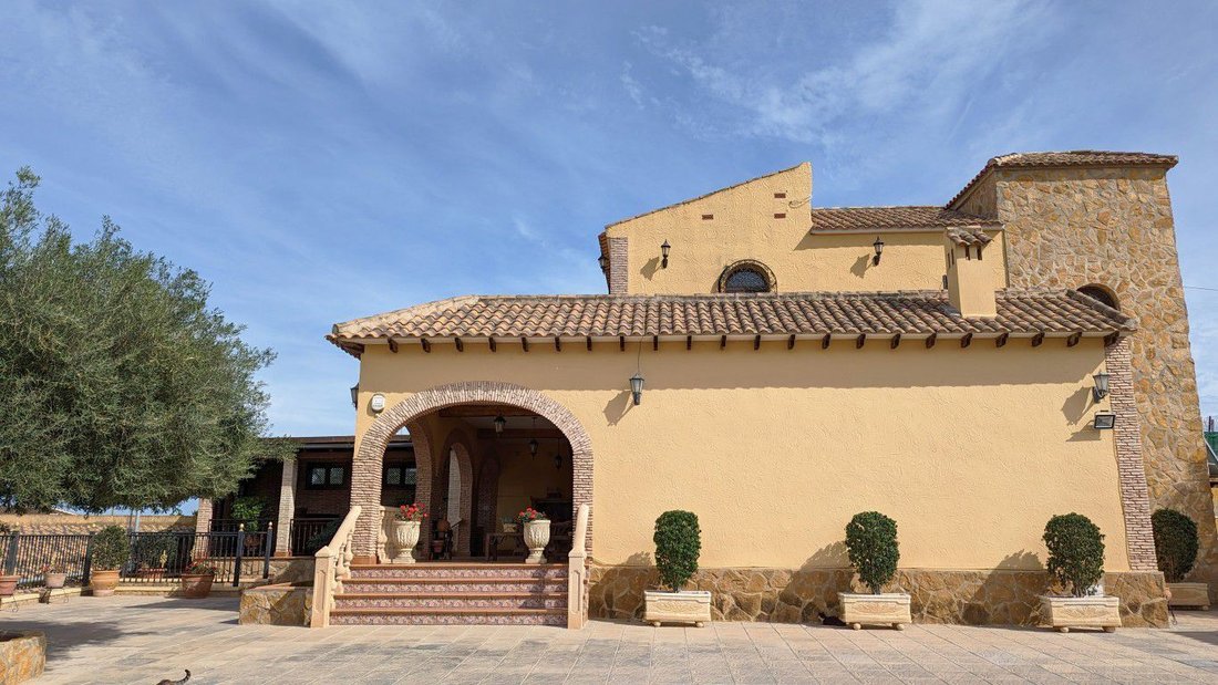 Chalet in Bigastro, Valencian Community, Spain 1 - 16851187