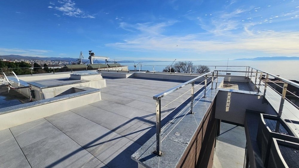 Apartment in Mjesni odbor Luka, Grad Rijeka, Primorje-Gorski Kotar County 2 - 16849037