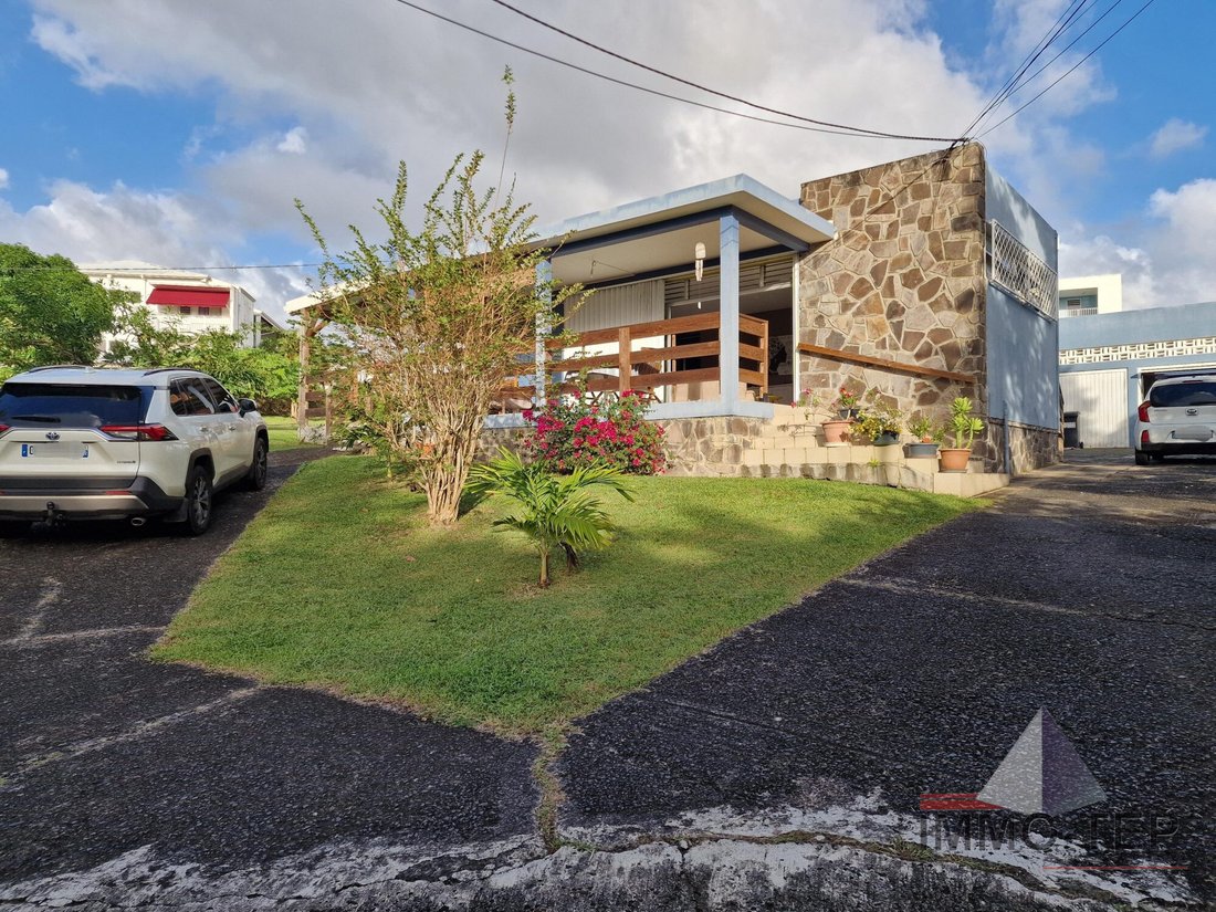 Villa in Schoelcher, Martinique 1 - 16850436