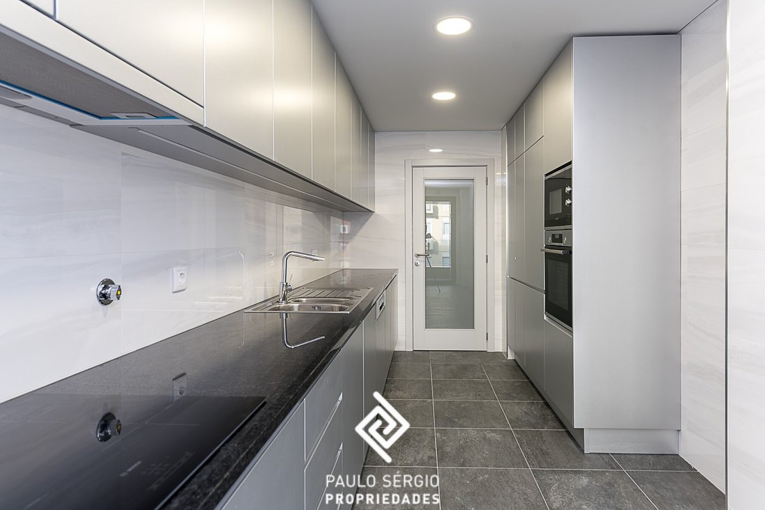 Apartment in Cedofeita, Santo Ildefonso, Se, Miragaia, Sao Nicolau e Vitoria, Porto District, Portugal 2 - 13766257