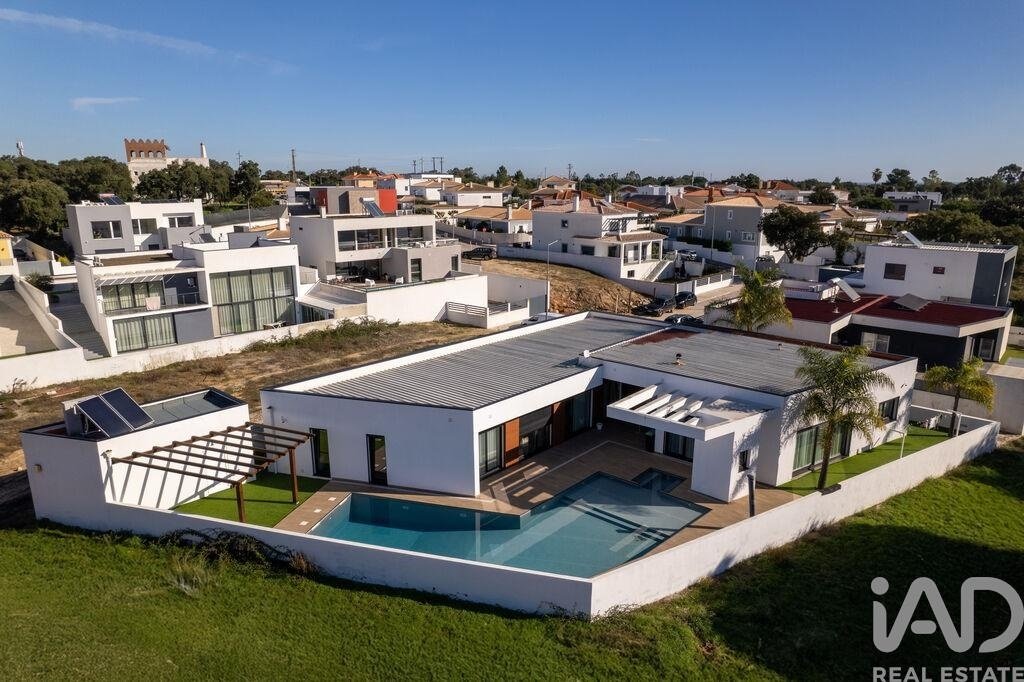 Townhouse in Setubal, Setubal, Portugal 3 - 16848067
