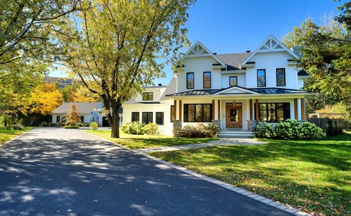 House in Mont-Saint-Hilaire, Quebec, Canada 1