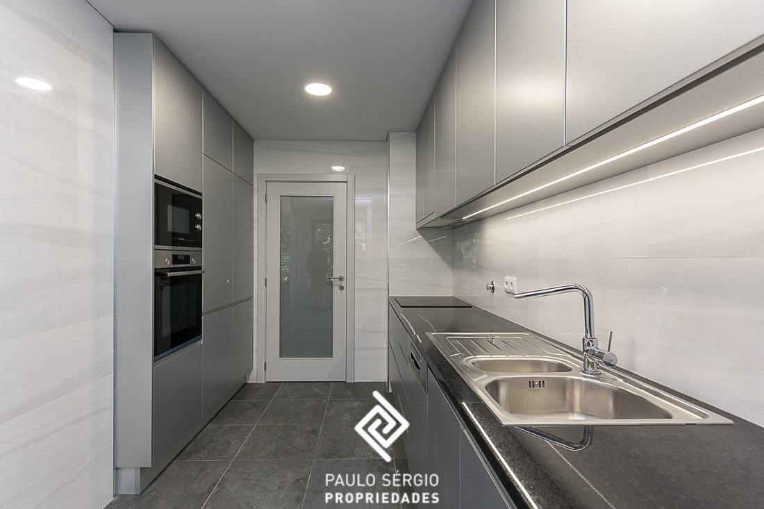 Apartment in Cedofeita, Santo Ildefonso, Se, Miragaia, Sao Nicolau e Vitoria, Porto District, Portugal 4 - 13766237