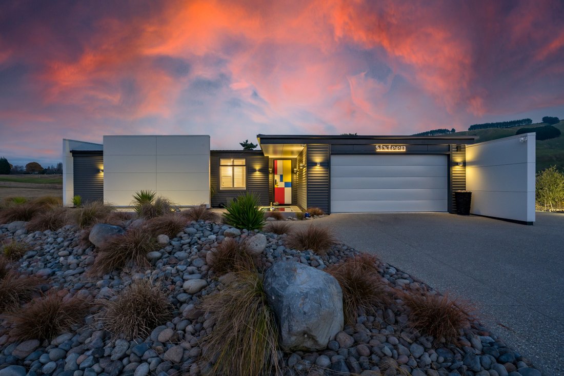 House in Kinloch, Waikato, New Zealand 1 - 16845896