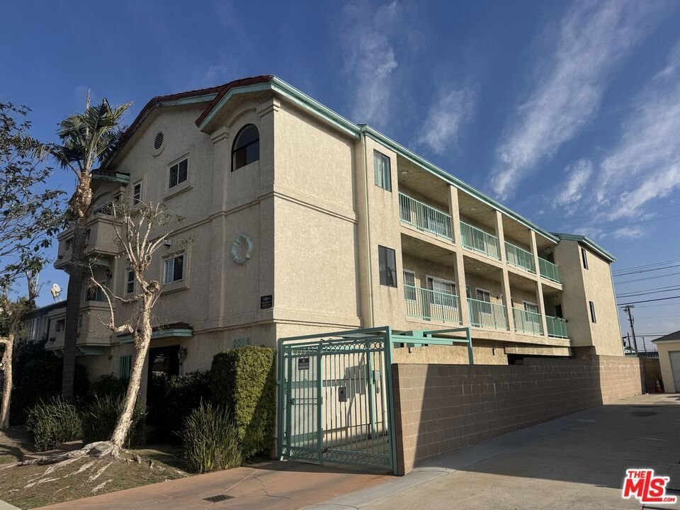 Los Angeles, California, United States 5 - 16847737