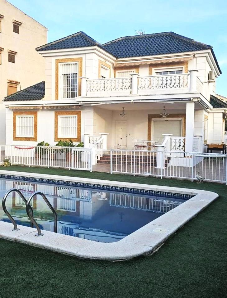 Chalet in Elx / Elche, Valencian Community, Spain 1 - 16851252