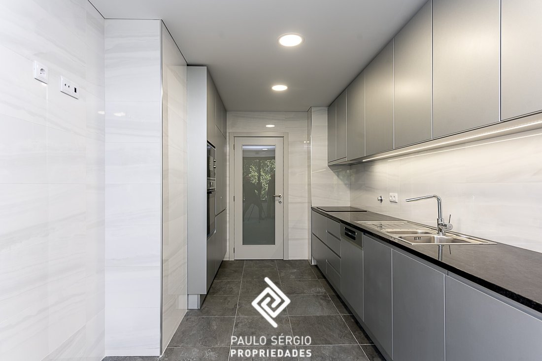 Apartment in Cedofeita, Santo Ildefonso, Se, Miragaia, Sao Nicolau e Vitoria, Porto District, Portugal 2 - 13766237