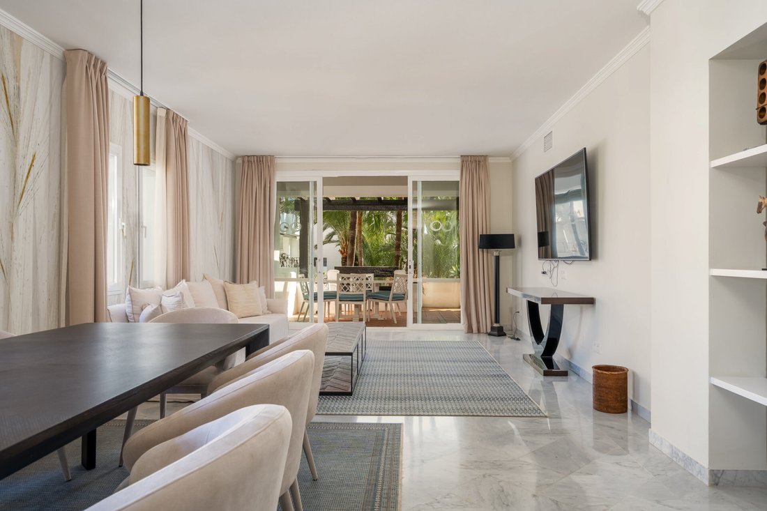 Curated visual reference: Gallery Detail: Elegant Four Bedroom Duplex Penthouse In In Golden Mile Andalusia