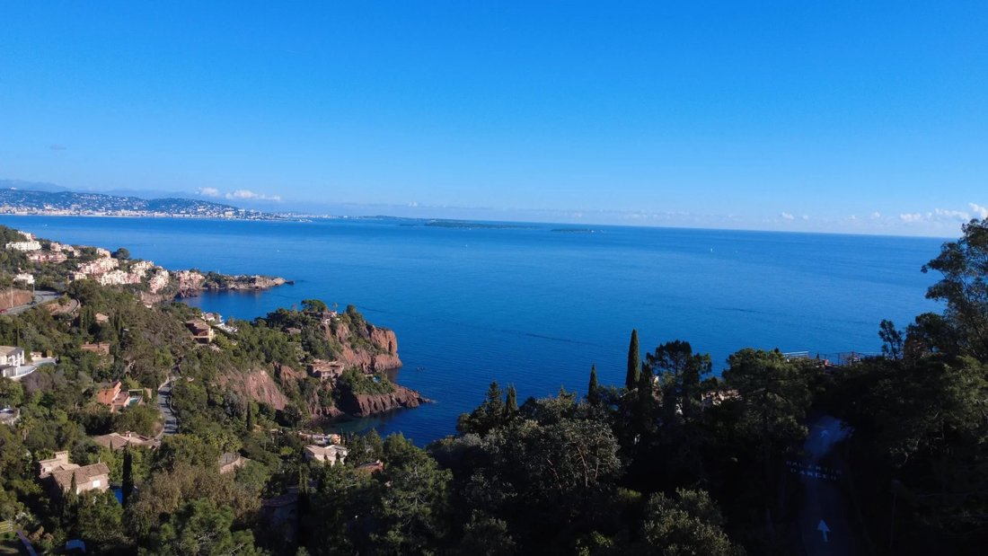 House in Théoule-sur-Mer, Provence-Alpes-Côte d'Azur, France 4 - 16852363