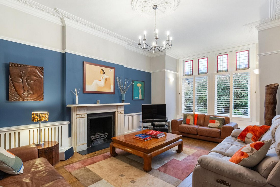 House in Ealing (London Borough of Ealing), Ealing, England 2 - 16846131