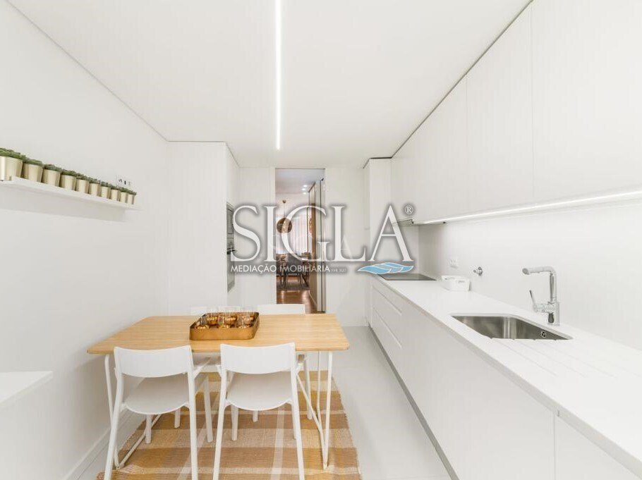 Apartment in Cedofeita, Santo Ildefonso, Se, Miragaia, Sao Nicolau e Vitoria, Porto District, Portugal 4 - 16845242