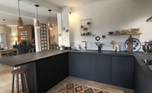 Castle for Sale in Carpentras, Provence-Alpes-Côte d'Azur, France