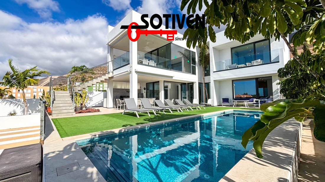 Villa in Costa Adeje, Adeje, Canary Islands 1 - 16851193