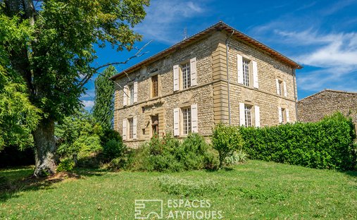 Castle for Sale in Valence, Auvergne-Rhône-Alpes, France