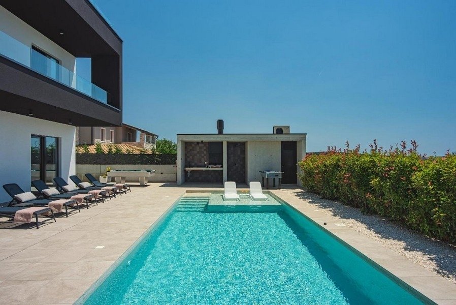 Villa in Grad Pula, Istria County, Croatia 2 - 16848908