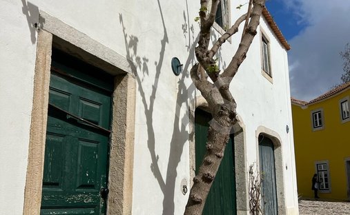 House in Paco de Arcos, Lisbon, Portugal 1