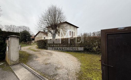 Castle for Sale in Bourg-en-Bresse, Auvergne-Rhône-Alpes, France
