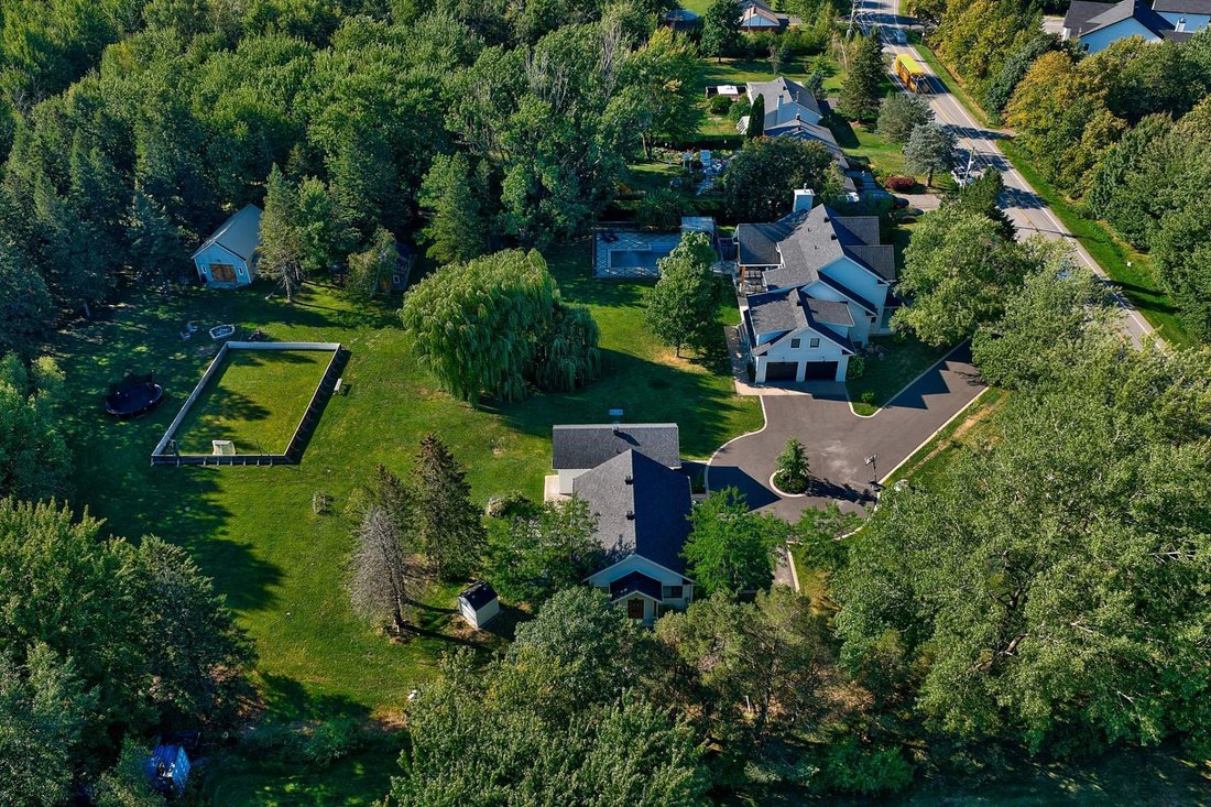 House in Mont-Saint-Hilaire, Quebec, Canada 3 - 16850113
