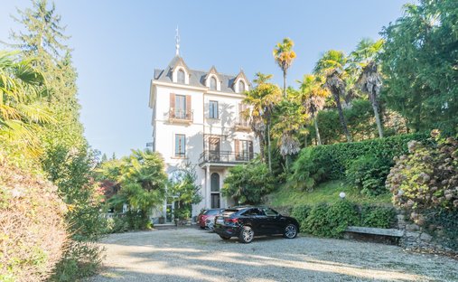 Villa in Luino, Lombardy, Italy 1
