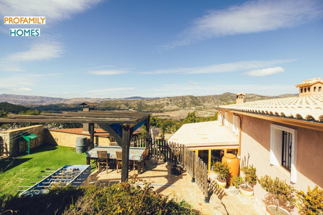 Chalet in la Torre de les Macanes / Torremanzanas, Valencian Community, Spain 1 - 16851179