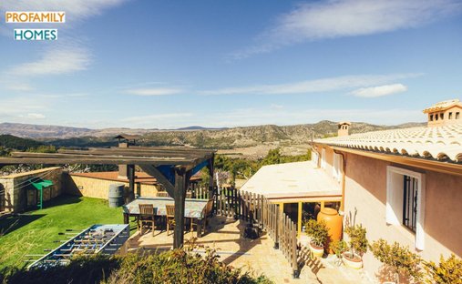Chalet in la Torre de les Macanes / Torremanzanas, Valencian Community, Spain 1