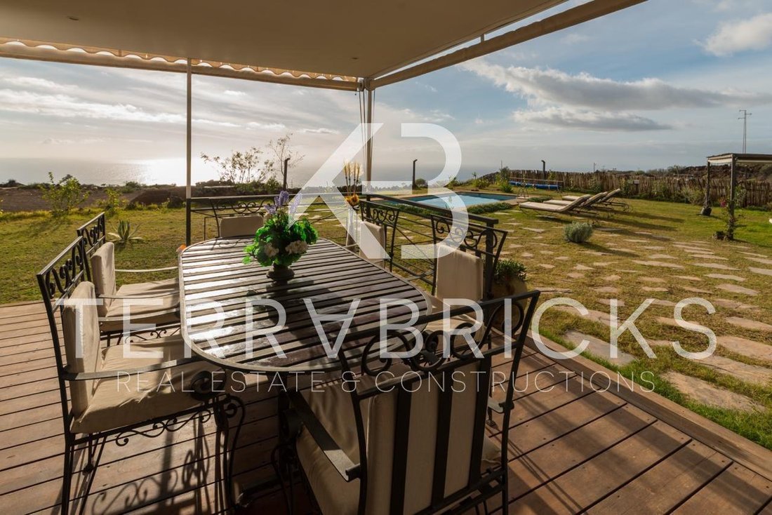 Villa in Guia de Isora, Canary Islands, Spain 1 - 16853040