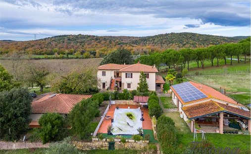 Estate in Massa Marittima, Tuscany, Italy 1