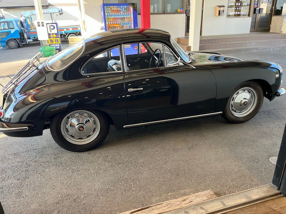 Coupe in Shinjuku City, Tokyo, Japan 2 - 16846918