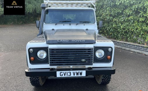 Land Rover Defender 110 2.2 TDCi XS Utility Wagon Double Cab 5dr Diesel Manual 4WD MWB Euro 5 (122 p in Pulborough, United Kingdom 1