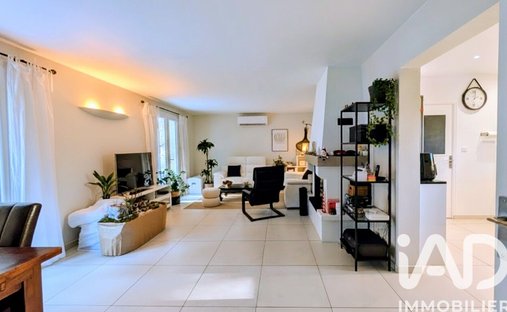 Castle for Sale in Carpentras, Provence-Alpes-Côte d'Azur, France