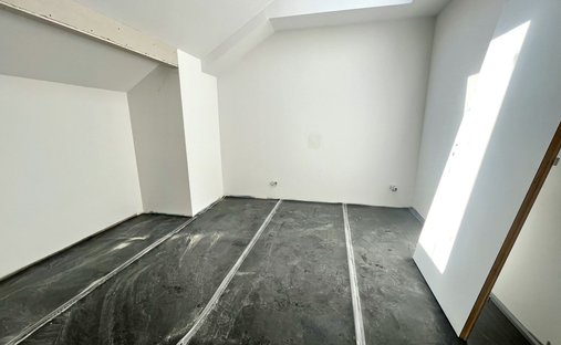 Superb 18th Century Château With C. 12 Ha Of Land