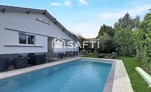 Castle for Sale in Mérignac, Nouvelle-Aquitaine, France