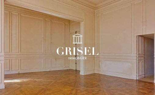 Superb 18th Century Château With C. 12 Ha Of Land