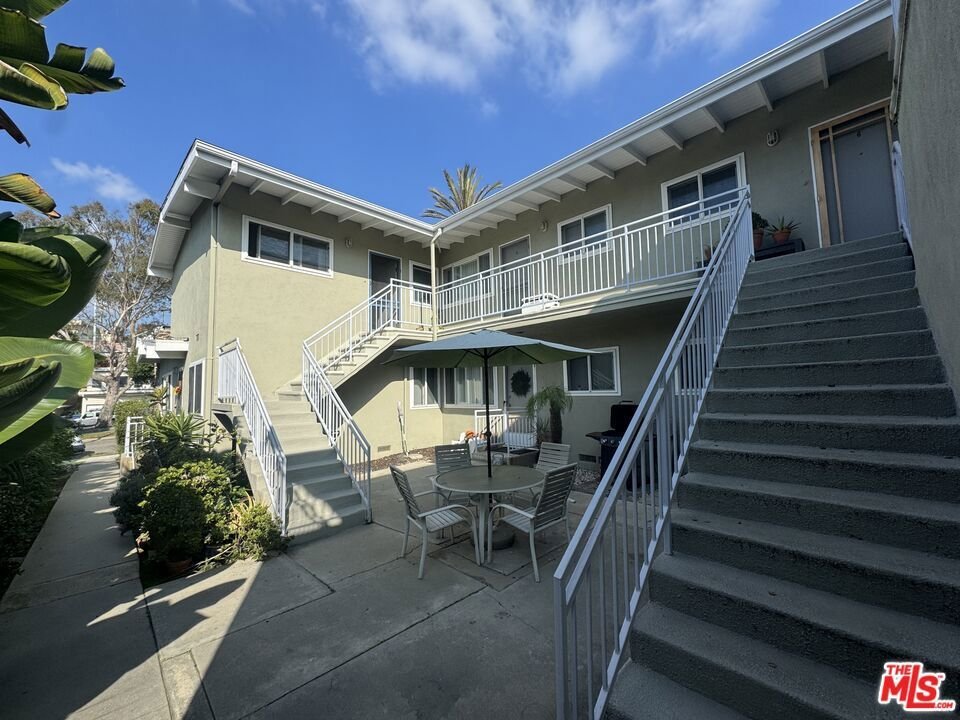 Los Angeles, California, United States 4 - 16854159