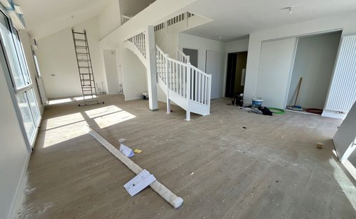 Superb 18th Century Château With C. 12 Ha Of Land