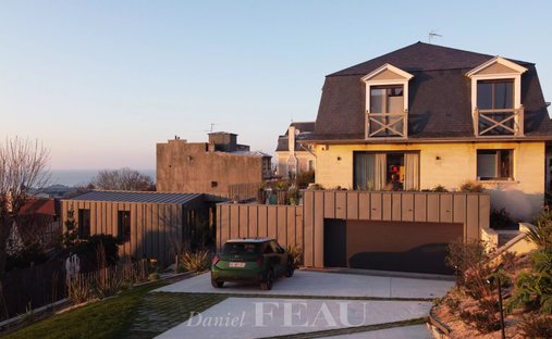 Manor House And Its Annexes Near Deauville