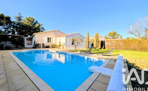 Castle for Sale in Carpentras, Provence-Alpes-Côte d'Azur, France