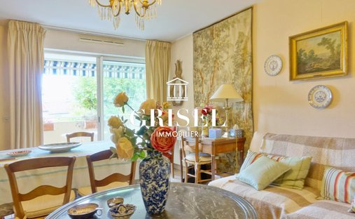 Superb 18th Century Château With C. 12 Ha Of Land