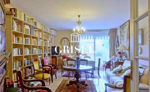 Superb 18th Century Château With C. 12 Ha Of Land