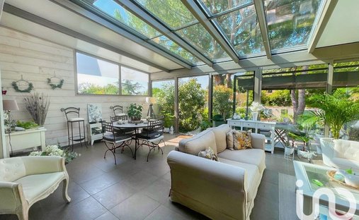 House in Bourg, Aytre, France 1