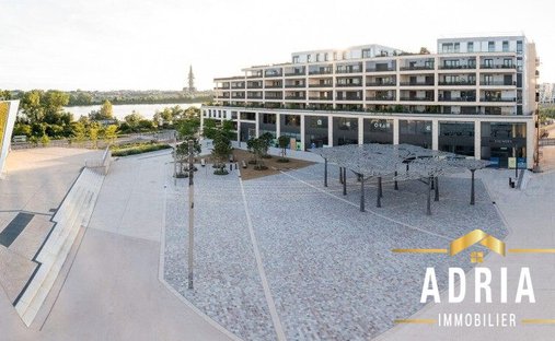 Superb 18th Century Château With C. 12 Ha Of Land