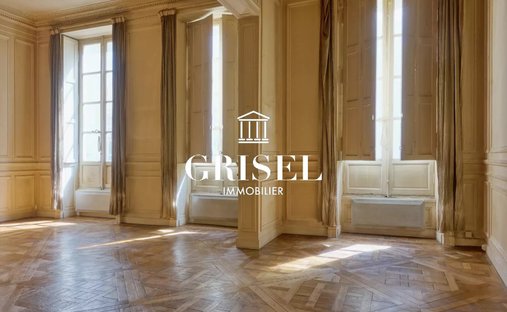 Superb 18th Century Château With C. 12 Ha Of Land