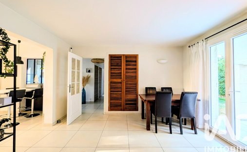 Castle for Sale in Carpentras, Provence-Alpes-Côte d'Azur, France