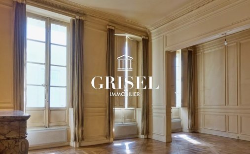 Superb 18th Century Château With C. 12 Ha Of Land