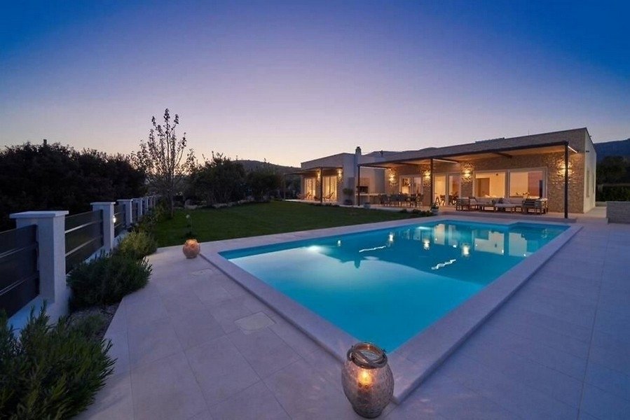 Villa in Kastel Luksic, Split-Dalmatia County, Croatia 1 - 16862259